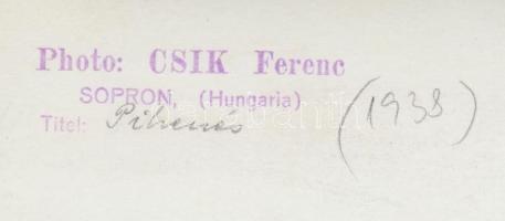 cca 1938 Csík Ferenc (1894-1984): Pihenés. Vintage fotó, hátoldalán pecséttel jelzett, 23x17cm