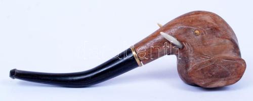 2 db faragott pipa, bölény- és elefántfejű, ragasztott csonttal, 13 cm.