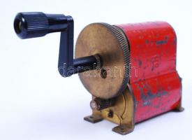 1939 német kézi áramfejlesztő gép, jelzett, működőképes /
German manual inductor, signed, operable, ...