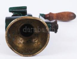 Régi mákdaráló, salgótarjáni gyárból, fém, működőképes/
Old poppy quern, operable