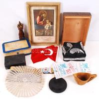 Ksi vegyes bolhapiac tétel, benne borotvaélező, szentkép, egyebek