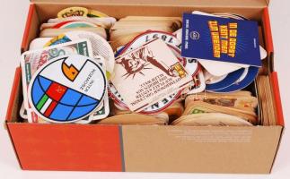 Cipősdoboznyi söralátét, sok különféle, közte ritkaságok, pl 1980 Interkozmosz