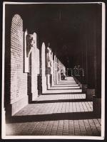 cca 1920-1930 Kerny István (1879-1963): Szeged, a püspöki palota oszlopcsarnoka. Vintage fotó, hátoldalán szerzői pecséttel jelzett, feliratozott, 24x18cm
