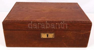 Tölgyfa doboz, zárral, kulcs nélkül, az alján sérült, 30x22x10,5cm
