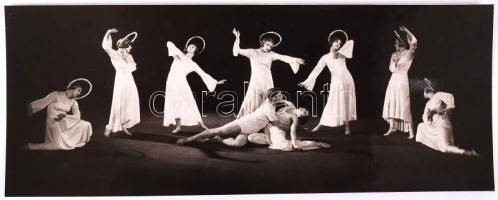 1929 Szentpál Olga tánccsoportja Bethlen Margit egy pantomimjátékát adja elő, hátoldalán feliratozott, 6x16cm