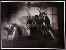 cca 1930-1940 Forrai fotó: Szentpál Mária és a Szentpál tánccsoport. Vintage fotó, pecsételve, feliratozva, 17x23cm