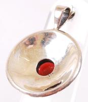 Ezüst (Ag) függő, kaboson csiszolt almandin díszítéssel / Silver pendant with almandin 9,4 g