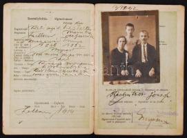 1925 Családi útlevél, fényképpel, okmánybélyegekkel, vízumpecsétekkel és bejegyzésekkel, jó állapotú. /  Passport