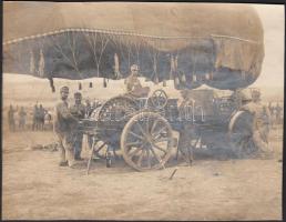 cca 1916 I. világháborús fotó: megfigyelő léghajó feltöltése gázzal az orosz fronton / World War I. photo of military zeppelin on the Russian front
