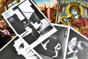 132 db modern képeslap: 56 db művészeti lap, festményreprodukciók és 15 André Kertész fotóreprodukció, valamint 61 db üdvözlőlap / 132 modern postcards: 56 artistic postcards, painting and André Kertész photo reproductions, 61 greeting cards
