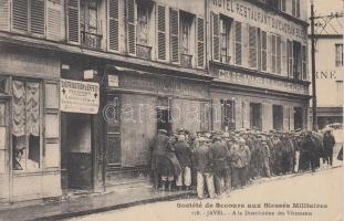 Paris, Javel; a la distribution vetements / dispensing clothing (EK)