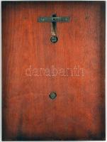 Imrey Lajos (1879-19??) DN jobbra néző férfi mellkép Br (182x116mm) falra függeszthető fa talapzaton...