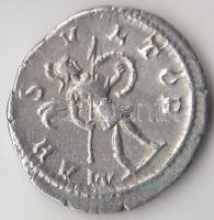 Római Császárság / Severus Alexander 222-235. Denar Ag (2.83g) T:2
Roman Empire / Severus Alexander ...