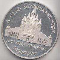 Fritz Mihály (1947-) 1999. A Hévízi Városháza / Szentlélek templom" ezüstözött fém emlékérem (4...