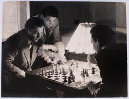 cca 1945 Smóling Kálmán: Sakkozók "Nehéz lépés" / Chess players photo 38x29 cm