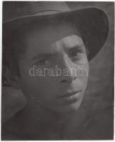 cca 1960-1970 Sőreg Dénes: Az ősi dac. Vintage fotó, 22x18cm