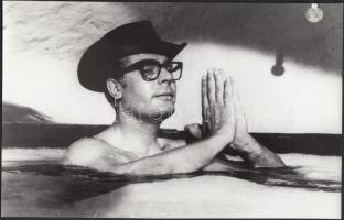 1960-1970 Latinovits Zoltán és Marcello Mastroiani. 2db fotó, 24x15/18cm