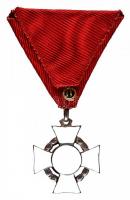 1916-1918. "A Katonai Érdemkereszt III. Osztálya hadidíszítménnyel" fém kitüntetés vörös s...