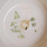 cca 1890 Városlődi díszváza, kézzel festett mázas kerámia, jelzett, apró lepattanásokkal / 
Varoslőd...