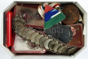 Kis doboznyi vegyes "Törzsgárda", "Szocialista Brigád" és sportérem tétel + Trinidad és Tobago 1966-1968. 1c (16x) karkötőként összefűzve T:vegyes