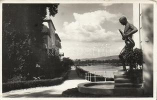 Pöstyén, Piestany; Lamac barli / spa, statue