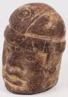 Azték fej,  mexikói kerámia, kézzel készült, m: 17×14 cm /
Aztecan ceramic head, hand-made