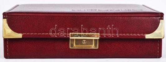 MÜNZEN típusú kisalakú műbőr zárható éremtartó koffer kulccsal és 1db 3x5db érem tárolására alkalmas...