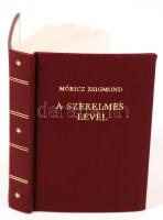 Minikönyv: Móricz Zsigmond: A szerelmes levél. Bp. 1974, Szépirodalmi Könyvkiadó. Kiadói műbőr kötésben.