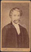 cca 1880 Fotóreprodukció Arany János portréjával. Kartonra kasírozva. 9,2×5,8 cm (Függőleges törés)