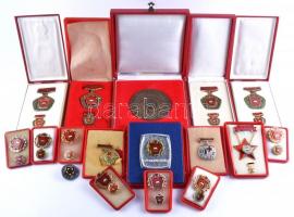 17db vegyes szocialista kitüntetés dísztokjában, kiváló dolgozó, véradásért járó, önkéntes rendőr ki...