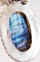 Ezüst medál. Ovális, fonott szegélyű, virág függesztős foglalat labradorit kővel. / Silver pendant o...