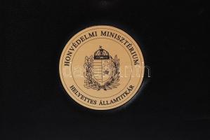 Honvédelmi Minisztérium helyettes államtitkár textilbőr irattartó táska