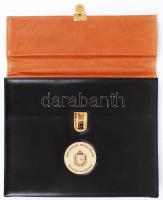 Honvédelmi Minisztérium helyettes államtitkár textilbőr irattartó táska