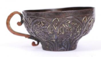 Antik arab mokkás hiányos készlet tálcával, réz, gazdagon díszített, üveg betét nélkül, több helyen ...