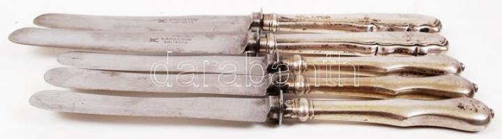 5 db ezüst (Ag.) foglalatú kések, 2 db monogramos, 3 db antik ezüst, jelzettek, bruttó: 300 g