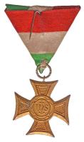 ~1940. "IHS / Pro Meritis" fém jezsuita iskolai kitüntetés eredeti szalagon T:2- Hungary ~1940. "IHS / Pro Meritis" metal jesuit school award with original ribbon C:VF