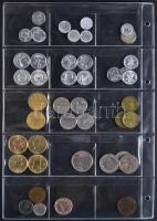 Hobbi gyűjtemény albumba rendezve magyar és külföldi fémpénzekkel négy nagyméretű berakólapon T:vegy...