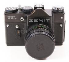 Zenit TTL fényképezőgép Helios-44M-4 2/58 objektívvel, eredeti tokjában / 
Zenit TTL photo camera wi...