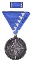 2004. "NATO Szolgálati Érdemérem / 1998-2001 Belgium" ezüstszínű kitüntetés dísztokban szalagsávval T:1 Hungary 2004. "NATO Service Medal of Merit" in original case with thin ribbon C:UNC