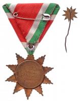 1947. "A Magyar Szabadság Érdemrend bronz fokozata" patinázott bronz kitüntetés mellszalag...