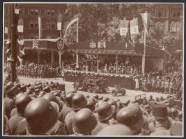 1937 Budapest A III. Viktor Emanuel olasz király tiszteletére rendezett katonai parádé fotója / 1937 BUdapest military parade to honor Victor Emanuele king of Italy 18x24 cm