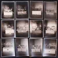 1920-1940 Technikatörténeti jelentőséggel bíró fotósorozat magyar gyártmányú asztali mérlegekről. 35...