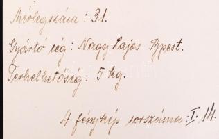 1920-1940 Technikatörténeti jelentőséggel bíró fotósorozat magyar gyártmányú asztali mérlegekről. 35...