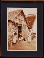 1900-1910 Fotóalbum izgalmas néprajzi leletekkel: 15db fotó, fűzött, szecessziós papírkötésű albumba...