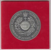 Nagy-Britannia 1977. "Ezüst Jubileum - II. Erzsébet" fém emlékérem dísztokban T:PP
Great B...