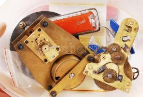 Óra tétel: Doboznyi órák, óra szerkezetek, tartozékok, 20×20 cm, m:30 cm