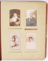 Antik fotóalbum 27 db családi és portré fotokkal, viseltes állapotban, 31×23 cm
