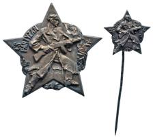 Csehszlovákia 1939-1945. Partizán kitüntetés adományozói dísztokban, miniatűr kitűzővel, hátoldalán körmöcbányai pénzverde jelzéssel T:1 Czechoslovakia 1939-1945. Partisan Badge with miniature pin and with "Mincovna Kremnica" mark in original case C:UNC