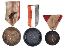 1949-1951. 3db különféle futball sportérem szalaggal, egyik szignózott: Fonyó T:2