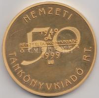 1999. "50 éves A Nemzeti Tankönyvkiadó" aranyozott Br emlékérem (60mm) T:exPP dísztokban (sérült)